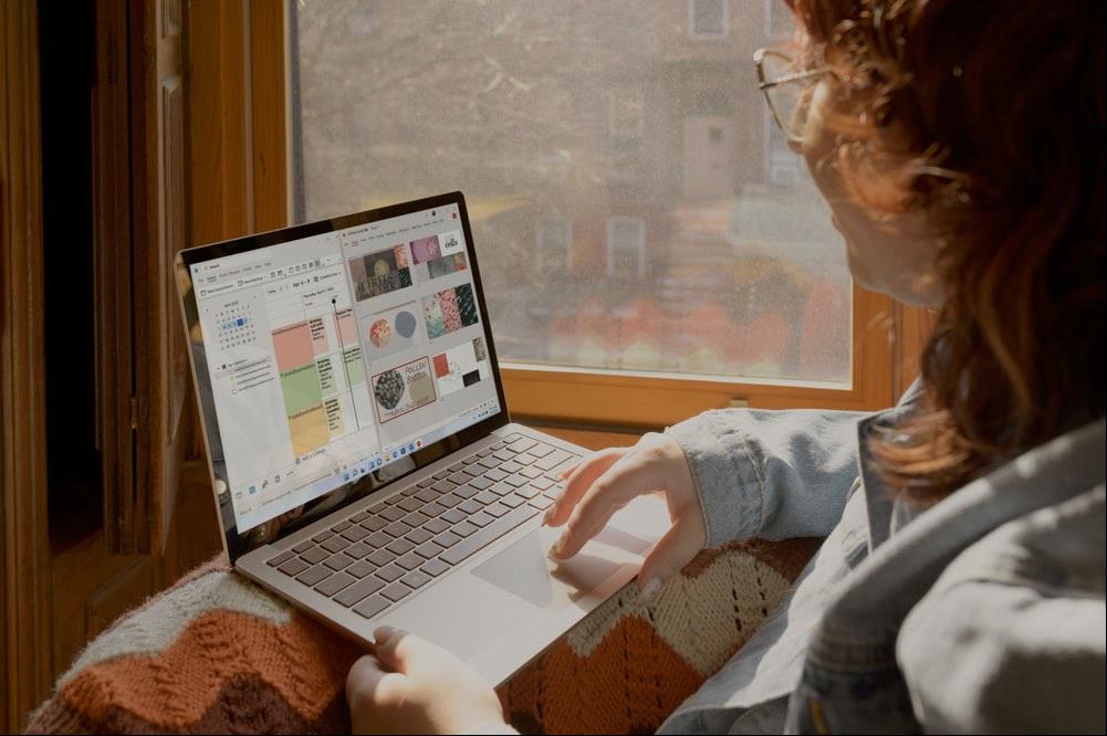 A women working on Presentation design